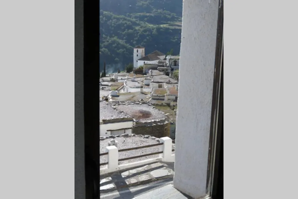 Villa Casa La Soleá. Vistas al pueblo y la Sierra Bubión España