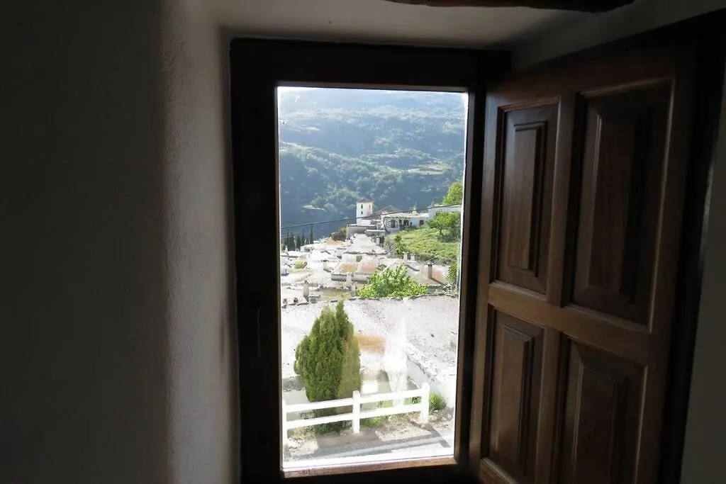 Villa Casa La Soleá. Vistas al pueblo y la Sierra Bubión Сasa de vacaciones