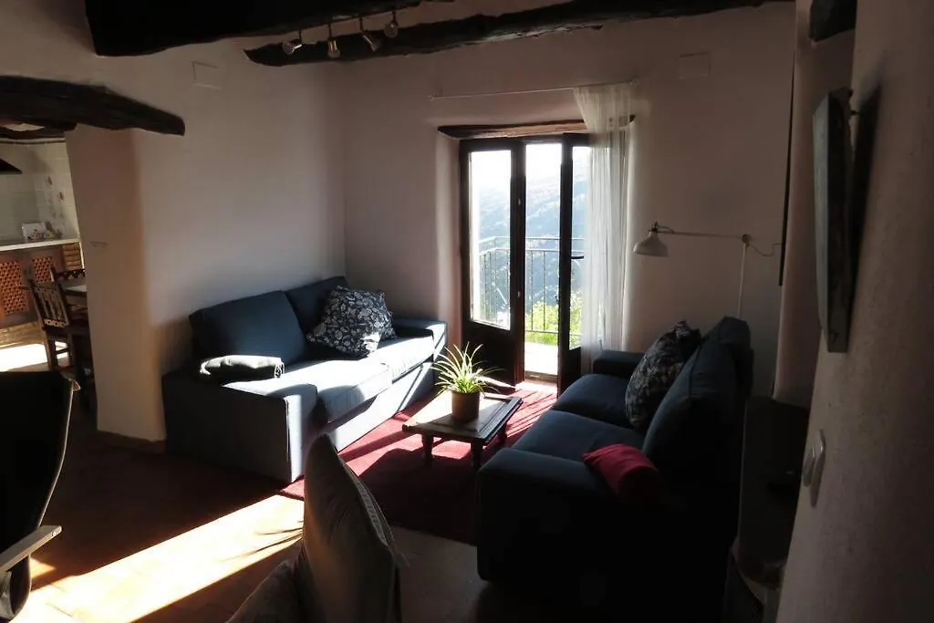 Villa Casa La Soleá. Vistas al pueblo y la Sierra Bubión España