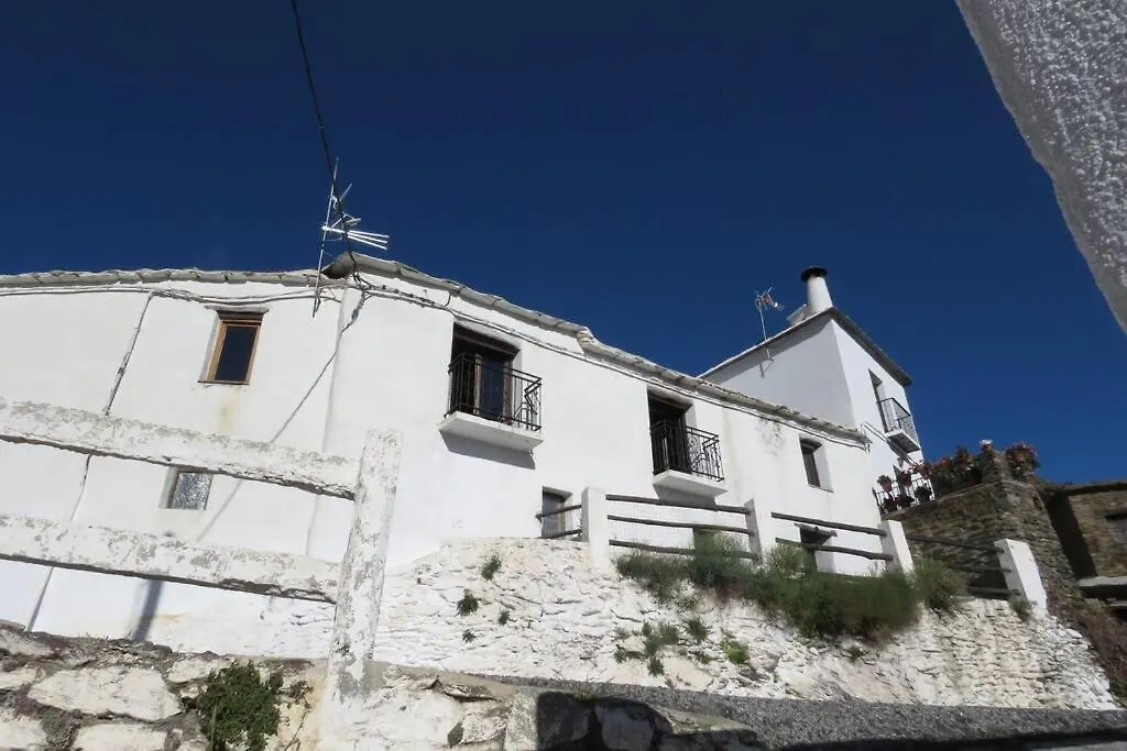 Villa Casa La Soleá. Vistas al pueblo y la Sierra Bubión Сasa de vacaciones
